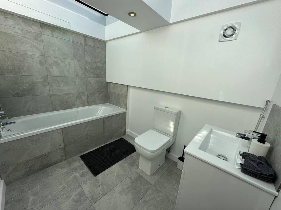 Lovely New Decor Studio - 4 The Southwell Londen Buitenkant foto